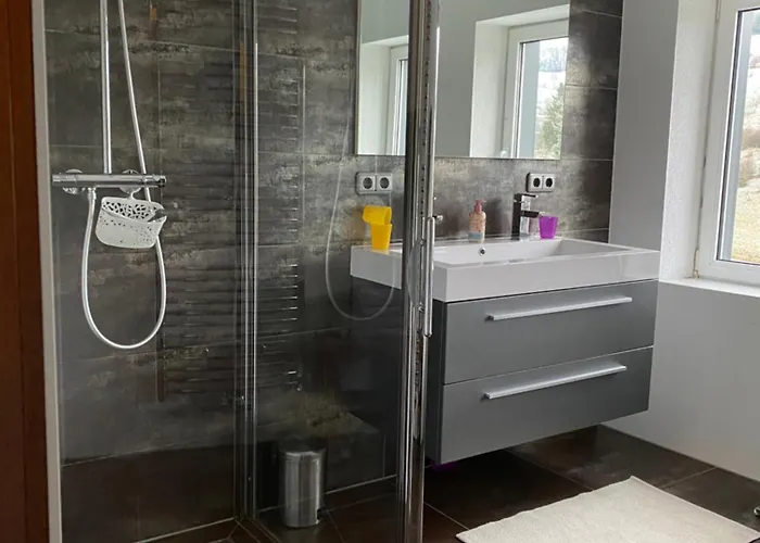 Gasthuis Familie Pension Obere Juchhe, vakantiewoning en kamers Gräfenthal